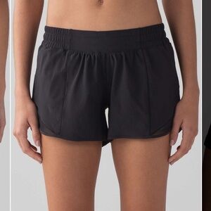 EUC Lululemon Hotty Hot Short II *Long 4" Sz 6